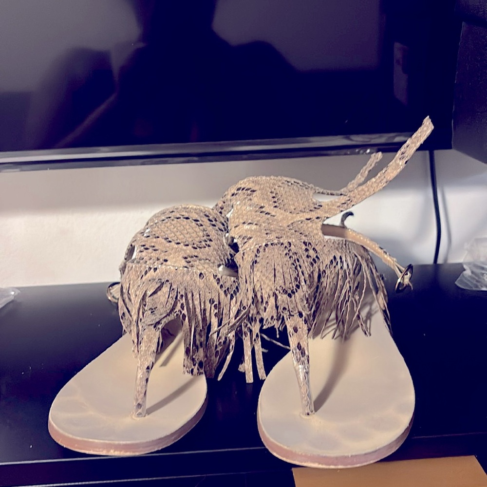 Snake sandals with ruffles gorgeous